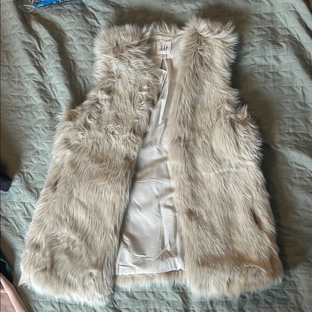 GAP Cream Faux Fur Vest Plush Open Front